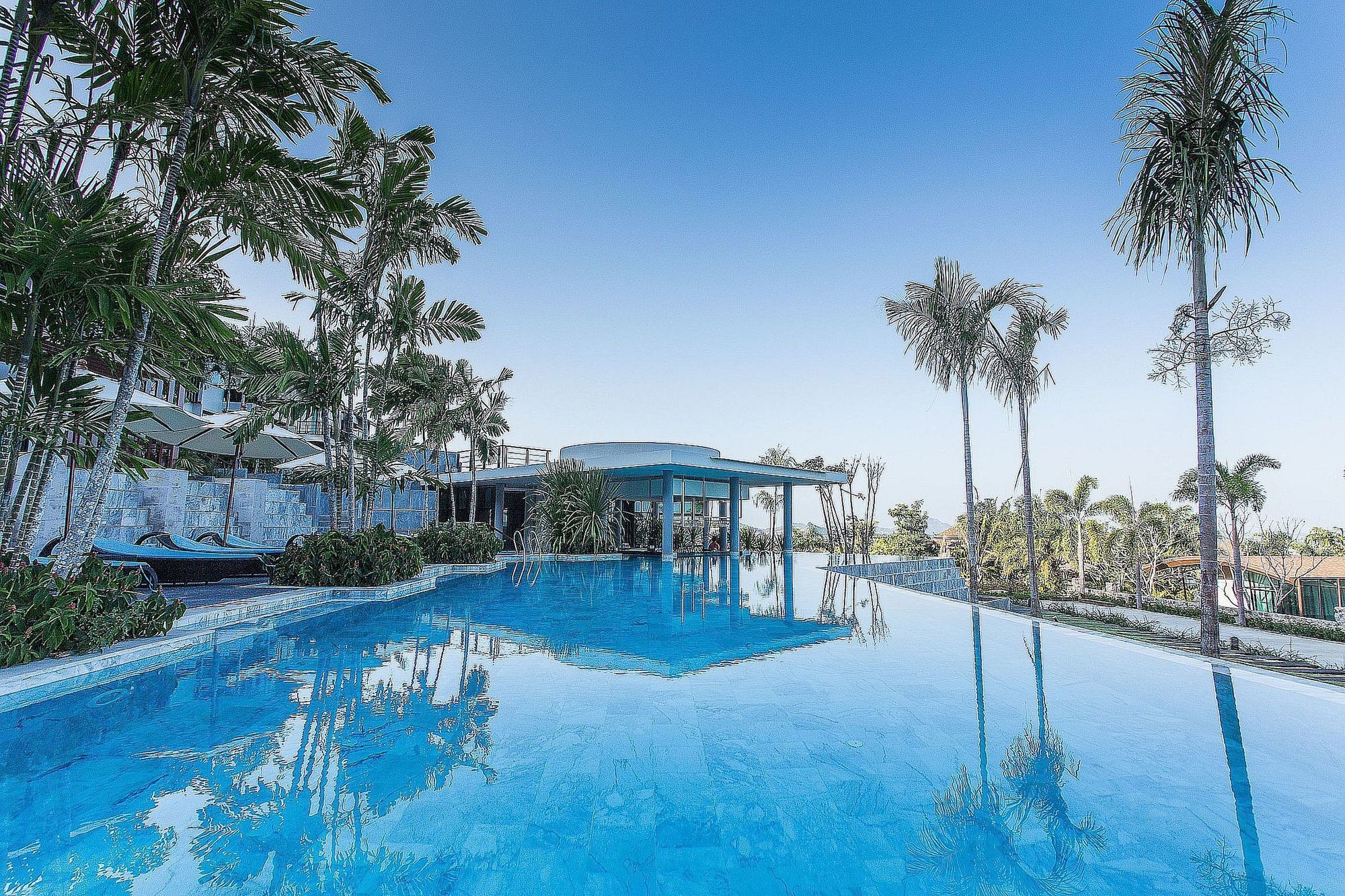 Отель Zen Premium Chalong Phuket Экстерьер фото