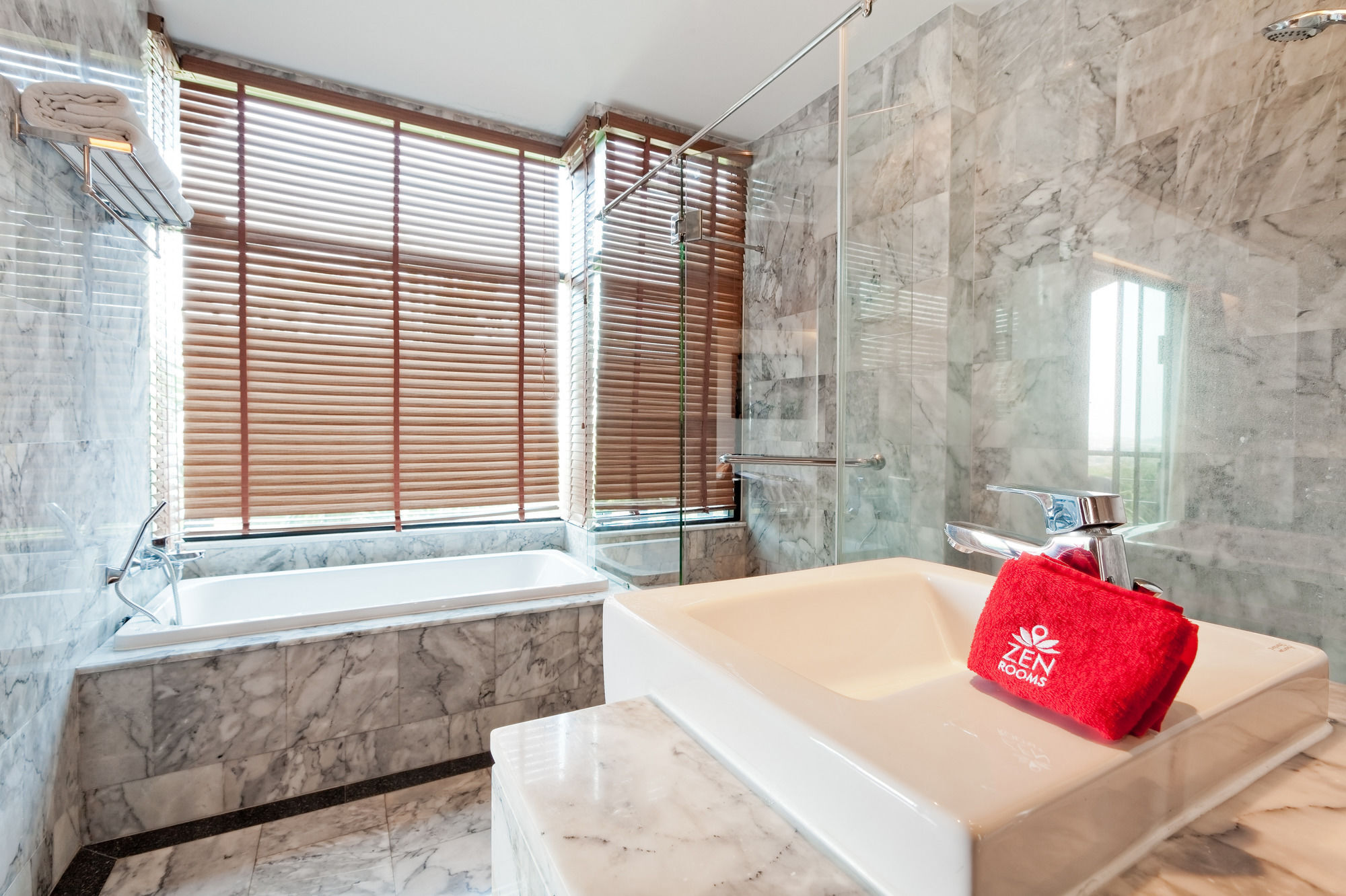 Отель Zen Premium Chalong Phuket Экстерьер фото